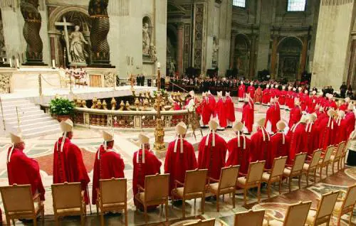 «Ardo per te». E le brucia lo scooter