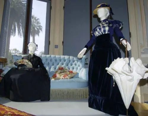 LOttocento saccomoda in salotto e racconta una storia di mecenati