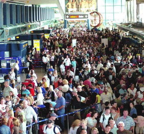 La paura non ferma i vacanzieri Giorni da record negli aeroporti