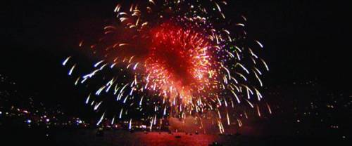Recco s’incendia: in trentamila fanno festa alla Madonna