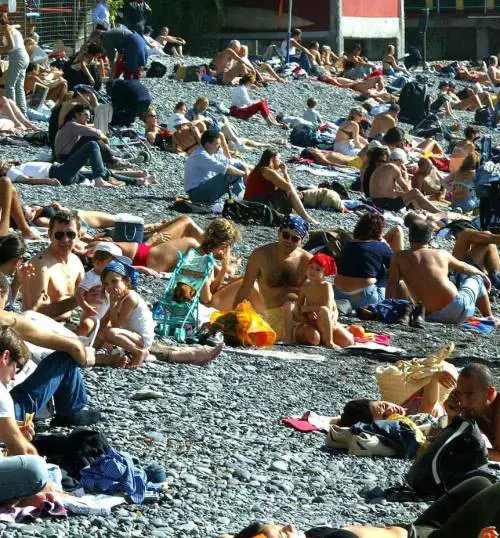 Bibita in lattina, tuffo e multa: «cara» la domenica a Camogli