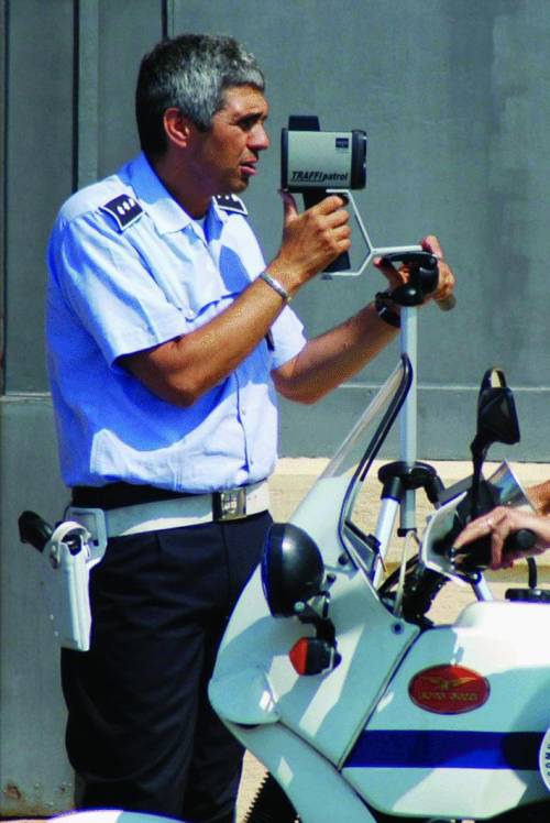 Denunciata per aver osato criticare i semafori intelligenti di corso Italia