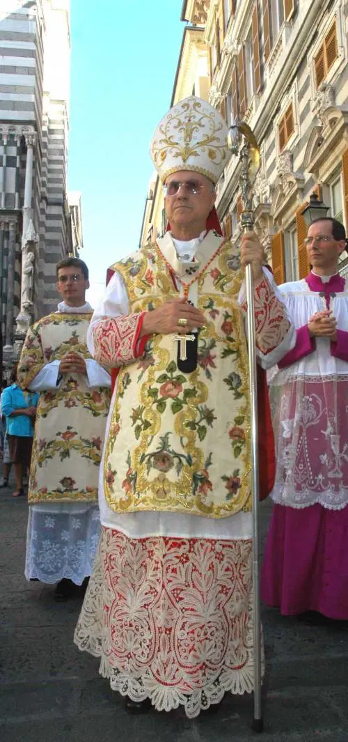 Appello a Bertone: «Salvi la nostra Maria»