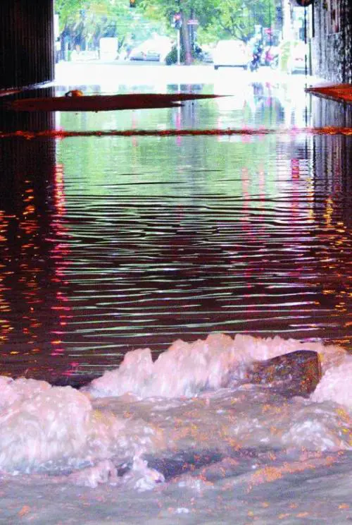 Unaltra ora di pioggia, Genova precipita nel caos