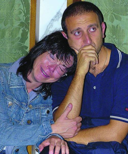 Le altre famiglie: «Restituitela subito»