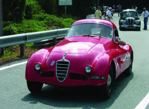 Mitiche quattroruote sulle strade della nostalgia