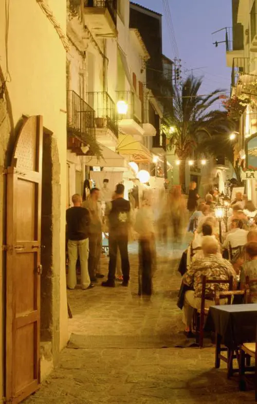 Duemila euro per fare le vacanze a Ibiza nella casa che non cè