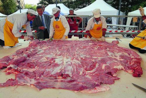 La cotoletta più grande del mondo: 190 chili