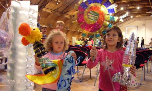 Da bottiglie in plastica a opere d’arte