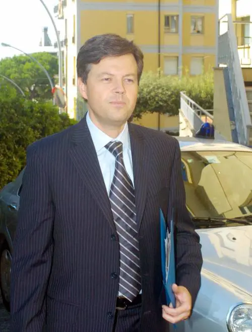 Cala il buio, Maria portata via con un blitz