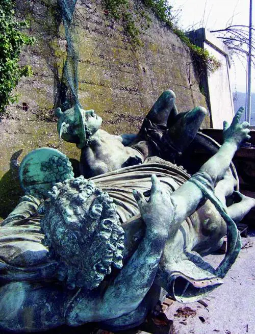 Troppi carbonili a cielo aperto a Genova