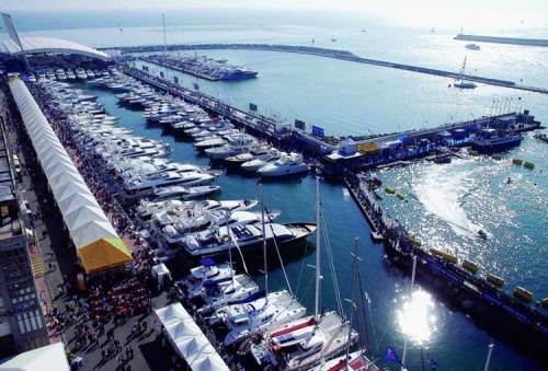 In una mostra di 8 chilometri con 1.650 stand, una presenza internazionale del 36 per cento, 2.330 barche a terra, 400 in acqua e le ultime novità del settore Il Salone Nautico ha già vinto la sfida Da oggi a domenica 15 ottobre in scena la grande manif