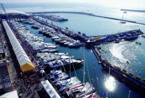 In una mostra di 8 chilometri con 1.650 stand, una presenza internazionale del 36 per cento, 2.330 barche a terra, 400 in acqua e le ultime novità del settore Il Salone Nautico ha già vinto la sfida Da oggi a domenica 15 ottobre in scena la grande manif