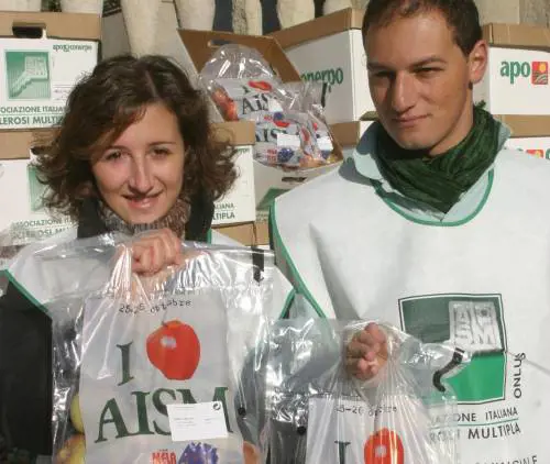 LAism mette in piazza le mele della salute