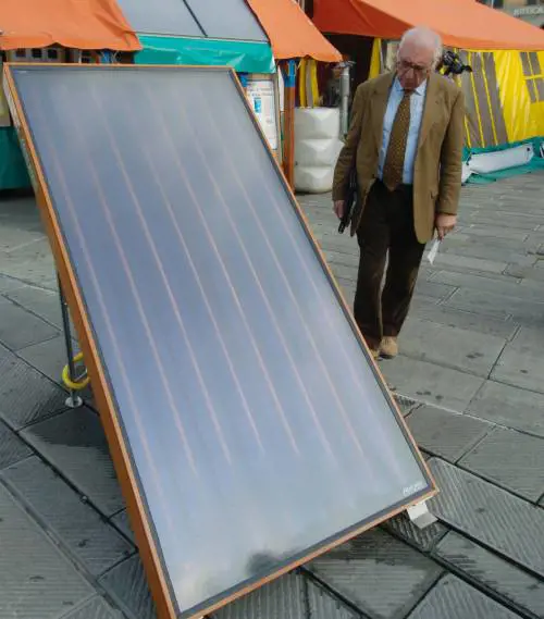 Anche il forno è solare nella casa ecologica in piazza Caricamento