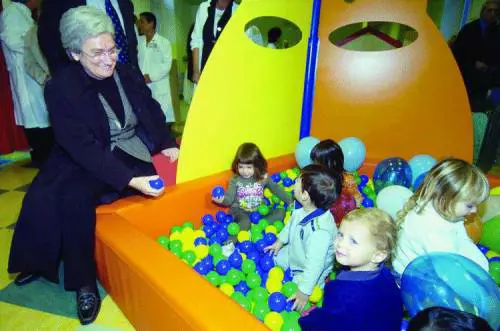 Il ministro Rosy Bindi inaugura lasilo fatto coi soldi di Biasotti