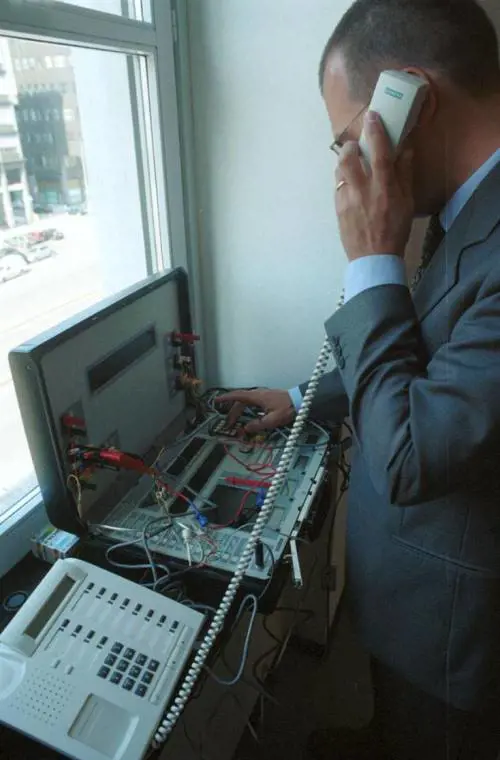 PIANGE IL TELEFONO