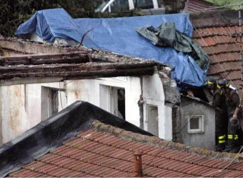 Le crolla in camera la casa vicina Anziana salva perché allospedale