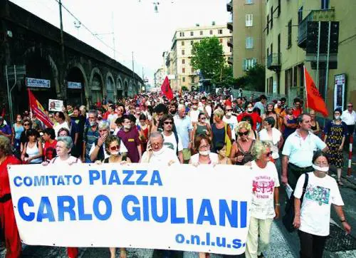 Il G8 manda in frantumi la vetrina dellUnione