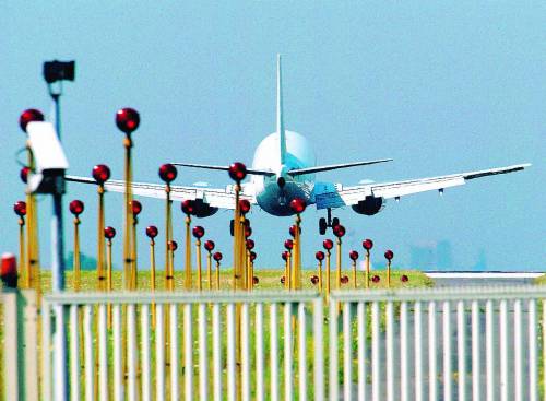 Il governo boccia Malpensa: «C’è nebbia»