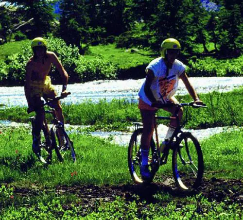 Una guida per pedalare scoprendo lentroterra