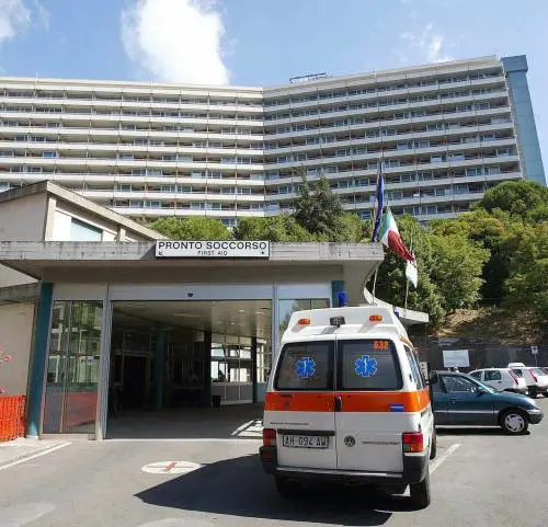 Studia da medico per la moglie morta