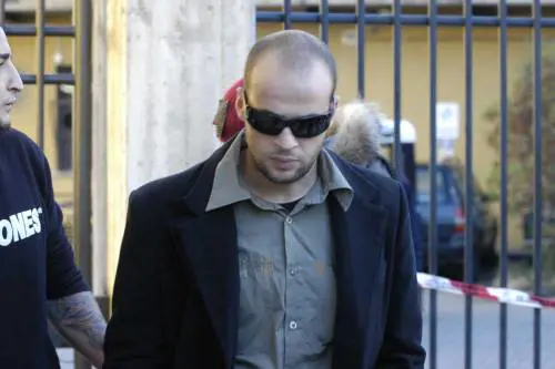 Strage di Erba, tre indagati ma un solo sospetto