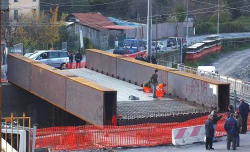 Milioni, proteste e scherzi: ora il ponte finisce a Vobbia