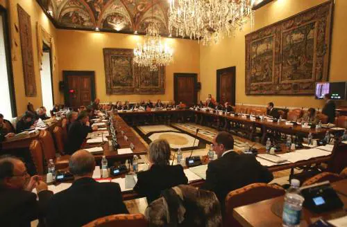 Regione, se lo stretto aiuta le larghe intese