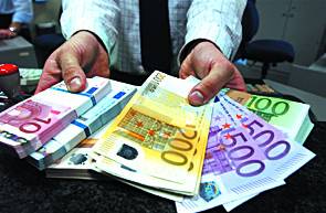 Bce pronta a rialzare i tassi 
per frenare i prezzi