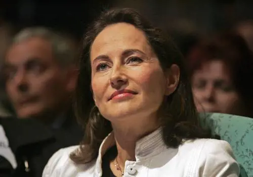 Francia, Segolene Royal sospende il suo portavoce