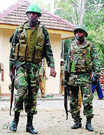 Sri Lanka, cade la roccaforte Tamil donne e bimbi in fuga nella giungla