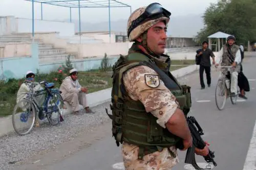 Prodi e D'Alema: l'Italia resta in Afghanistan, ma niente truppe in più