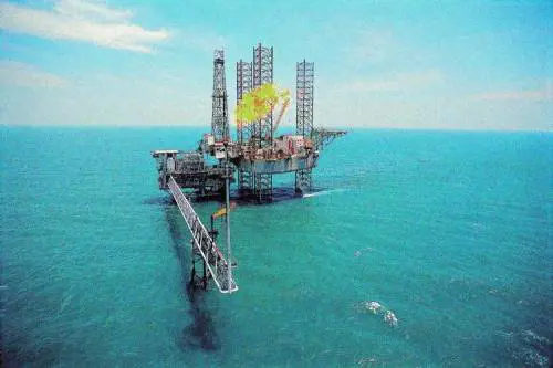 Petrolio, Mosca chiude agli stranieri