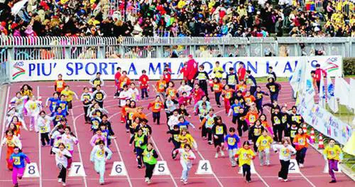 Trecento elementari e medie hanno iscritto i loro allievi alle prove di atletica dei «Trofei di Milano», per tradizione ospitati nellimpianto al parco Sempione Ai blocchi 95mila studenti, ma la pista non cè Campionati scolastici, le gare previste a