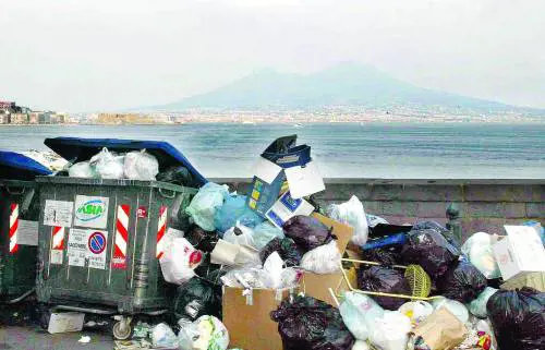 Tutte le accuse a Bassolino nello scandalo rifiuti