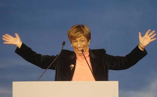 Tasse, ambiente e assetto della città metropolitana fra le linee guida del programma della candidata della Casa delle libertà a Palazzo Spinola «Così taglierò le aliquote di Repetto» Renata Oliveri boccia il fatto che la Provincia abbia fissato ai m