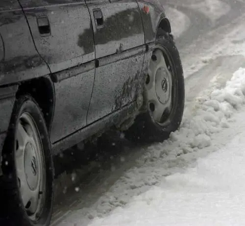 Fiocchi in collina, nevischio in città: la Liguria si è svegliata con linverno