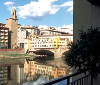 Firenze: uccide la moglie, ferisce 
il figlio, poi si toglie la vita