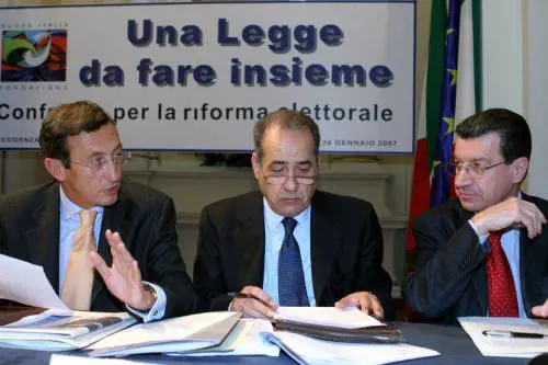 Riforme, i Poli dialogano 
per evitare il referendum elettorale