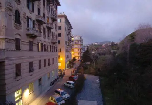 Albaro litiga ancora sui box: ora nasce il partito dei «sì»