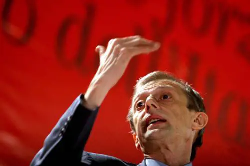 All'emergenza sfratti 
i senatori preferiscono Fassino 