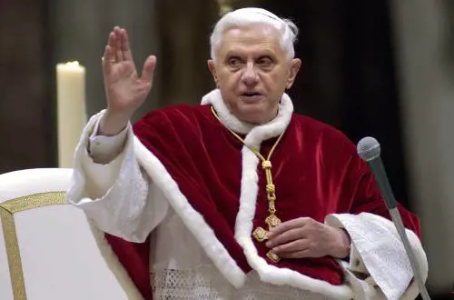 Il Papa: "Nessuna legge  può 
sovvertire la famiglia". Ruini: "Presto direttive vincolanti"