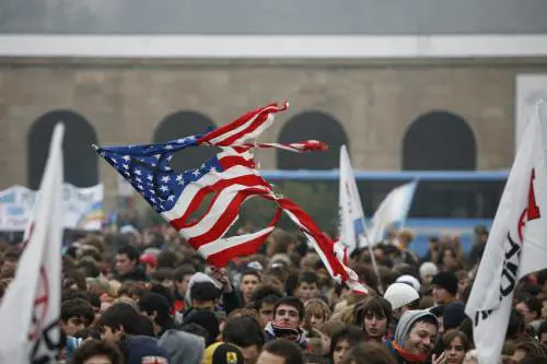 Amato: "Sabato a Vicenza rischio 
di saldatura tra eversione e protesta" 
Rutelli: "Reprimeremo ogni violenza" 