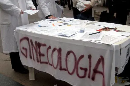 Evangelico, Montaldo ora vieta anche di protestare