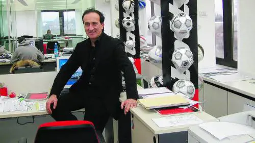 Tomat, luomo che ha le scarpe nel cervello