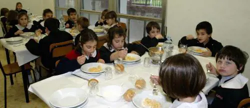 Le mense scolastiche «avvelenano» le famiglie