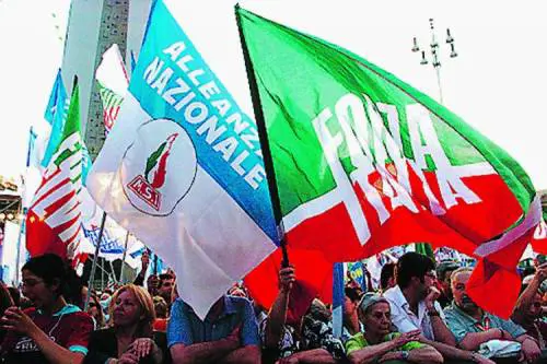 Due consiglieri di minoranza del Centro Est ripropongono «come nuovo» il messaggio inviato a novembre ai dirigenti della Casa delle libertà Quella lettera che spacca il centrodestra