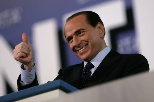Berlusconi: "Subito al voto". Ma Fini frena