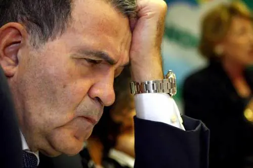 Crisi di governo, Prodi non molla 
"Avanti con un accordo blindato"